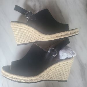 Brand New: Coach Poppy Sue Sig Wedge size 8.5